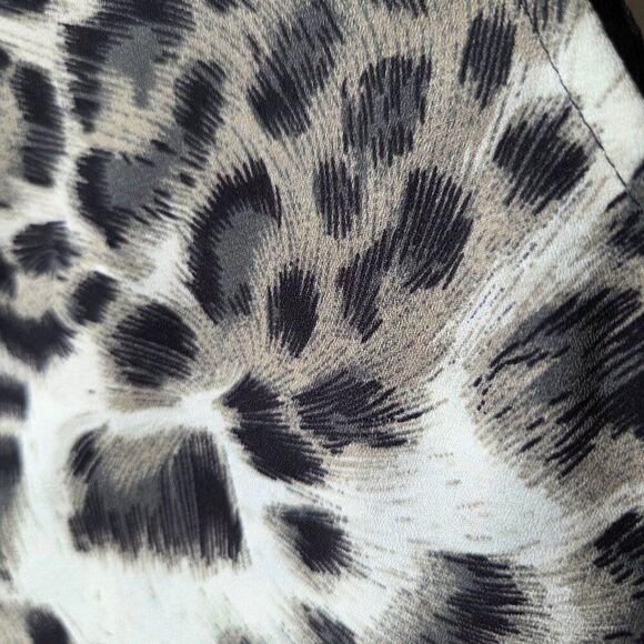 EUC DANIEL RAINN ANIMAL PRINT V NECK TANK TOP SIZE LARGE - Picture 6 of 13